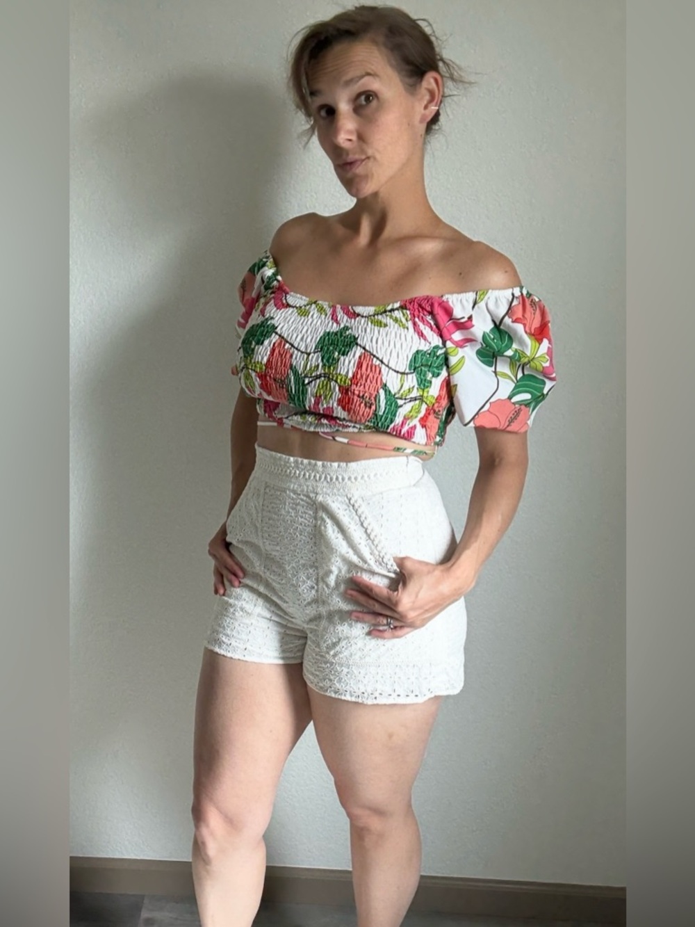 ZARA High Waisted Shorts Cream Eyelet Embroidered Medium Preppy Coastal